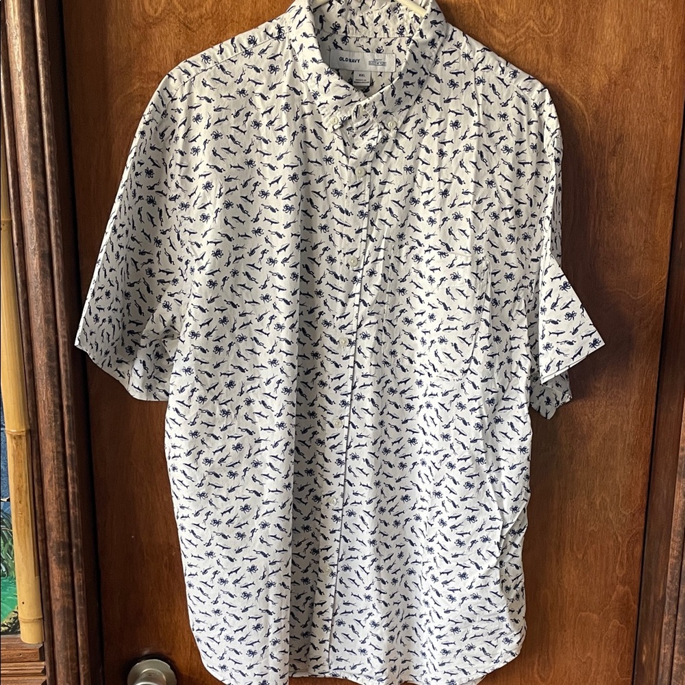 Old Navy White Short-Sleeve Button-Up Shirt with Navy Print